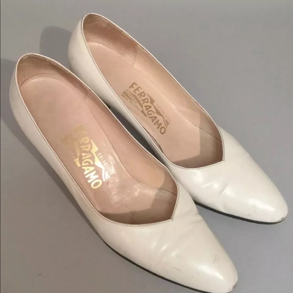 Salvatore Ferragamo Women’s Vintage White Leather Classic Pumps - Picture 5 of 9